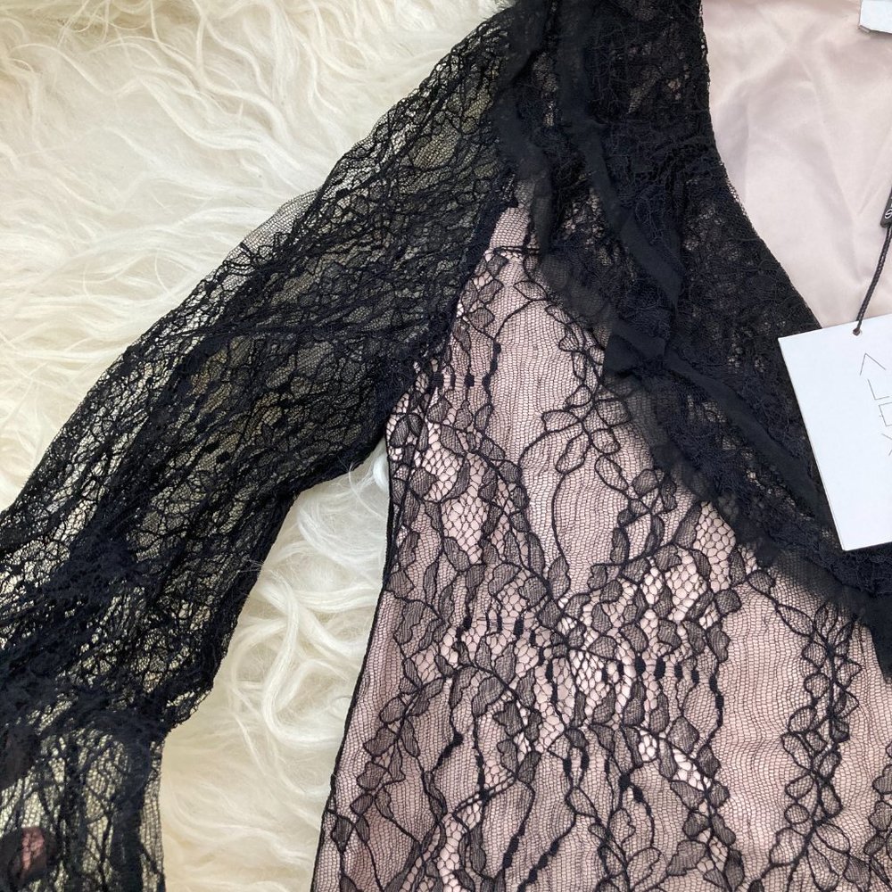 ALEXIS Lace Pattern V-Neck Blouse - Picture 5 of 14
